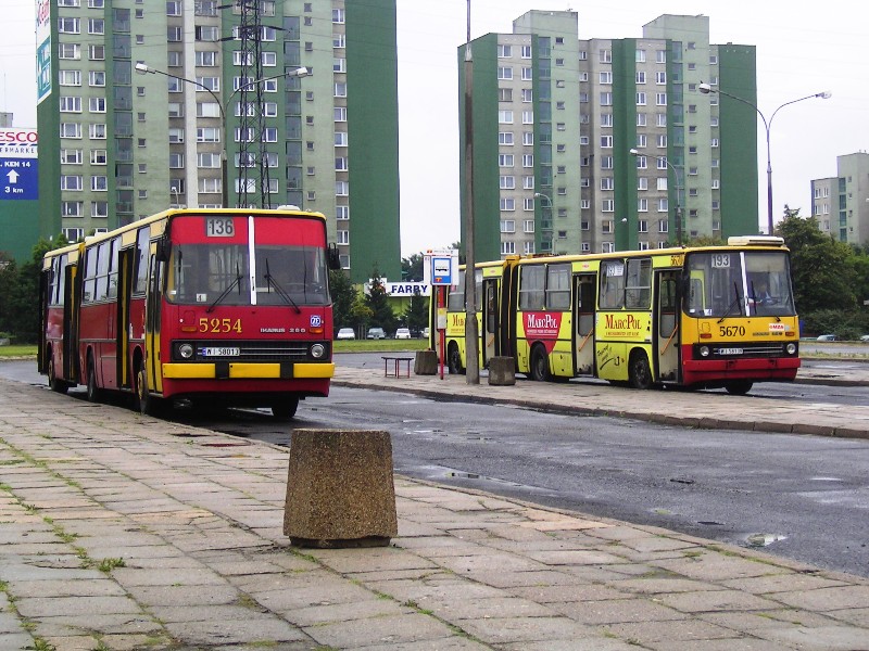 5254
PÄtla UrsynĂłw PĹD. w swoim pierwotnym ksztaĹcie. ParÄ lat pĂłĹşniej nastÄpiĹo wydzielenie jej czÄĹci na parking P+R, a nastÄpnie po paru latach funkcjonowania totalna przebudowa - szkoda.
Słowa kluczowe: IK280