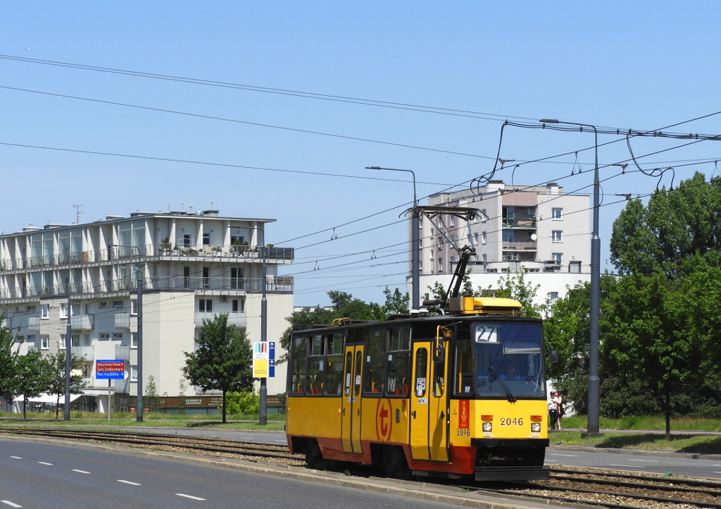2046
Najnowsza solĂłwka na R-1. Chyba majÄ coraz wiÄksze problemy z taborem, zwĹaszcza Ĺźe na innej brygadzie 27 jeĹşdziĹ skĹad 2012+2013.

