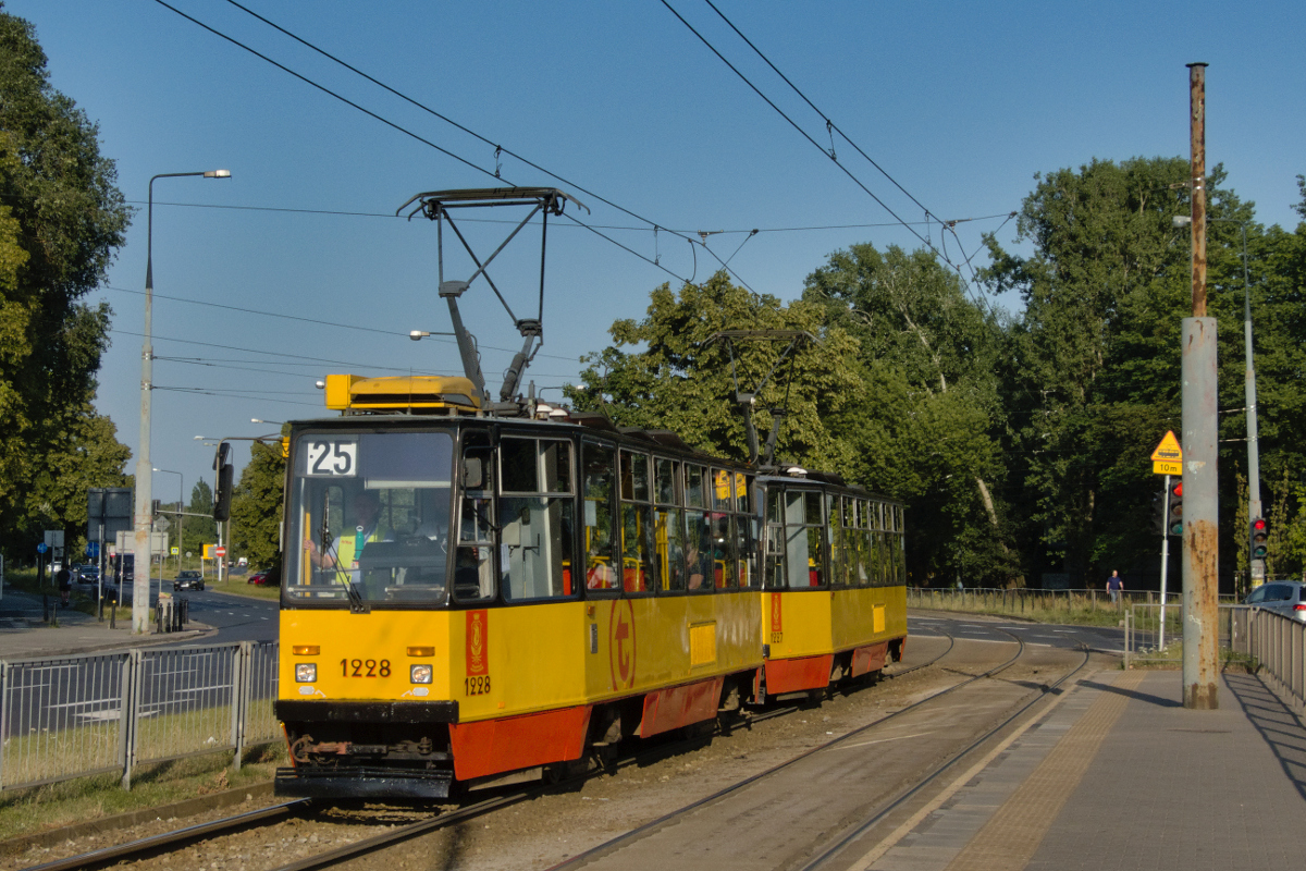 1228+1227
Jednak jeszcze wyjechaĹ.

