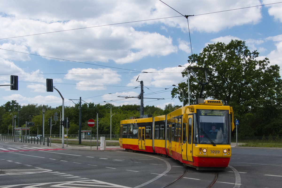 3029
Wagony serii 116Na/1 (podobnie jak ktĂłrekolwiek z innej zajezdni niĹź Ĺťoliborz) na linii 2 to widok do wczoraj niespotykany.
