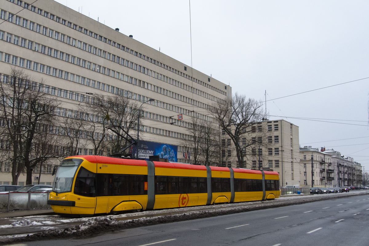 3114
Jak siÄ pĂłĹşniej okazaĹo, byĹ to ostatni dzieĹ, gdy wagon 3114 jeĹşdziĹ z klasycznÄ czcionkÄ numerĂłw, poniewaĹź niestety kolejnego dnia otrzymaĹ Frutigera...
