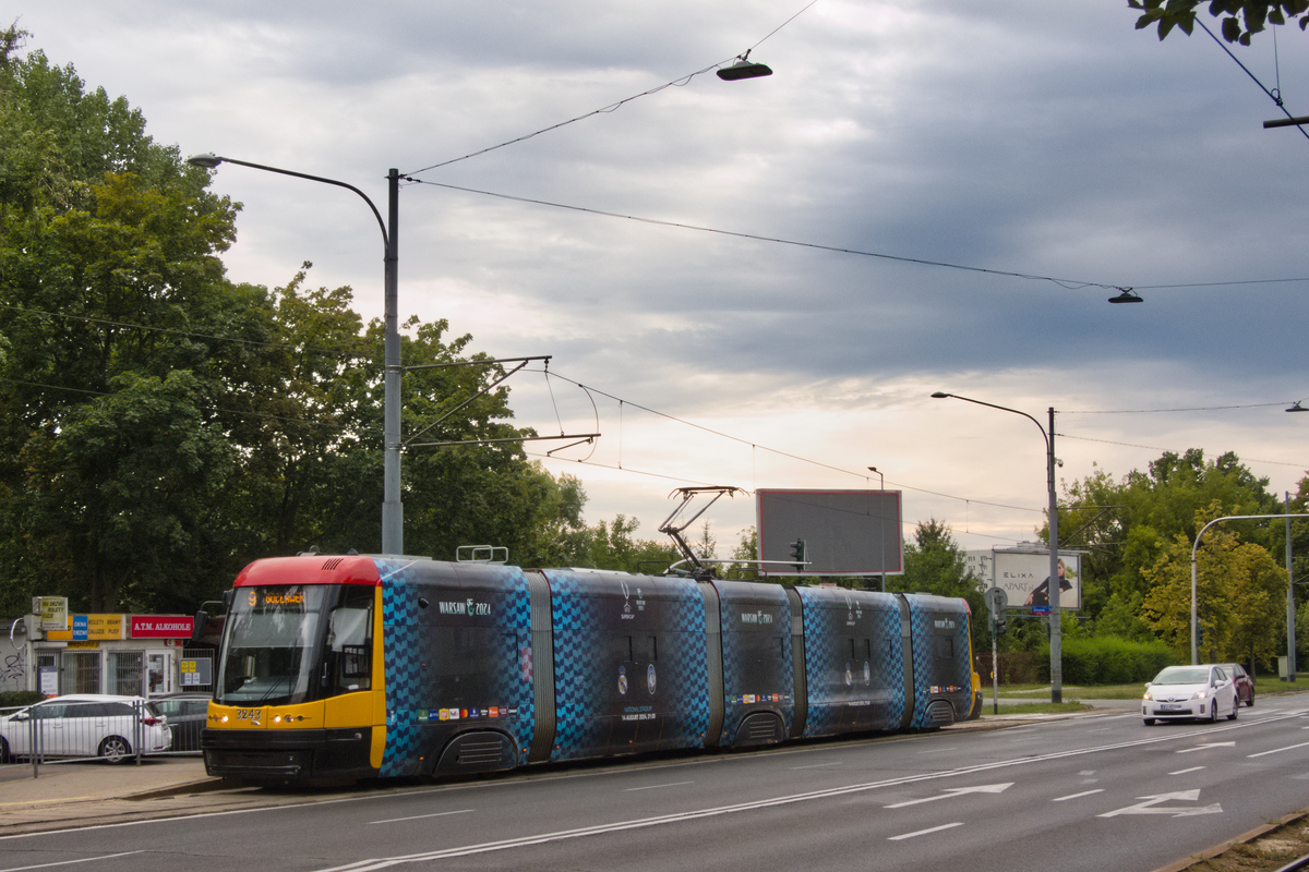 3243
Wagon 3243 w specjalnej okleinie z okazji Superpucharu UEFA, ktĂłry odbÄdzie siÄ14 sierpnia na Stadionie Narodowym.
