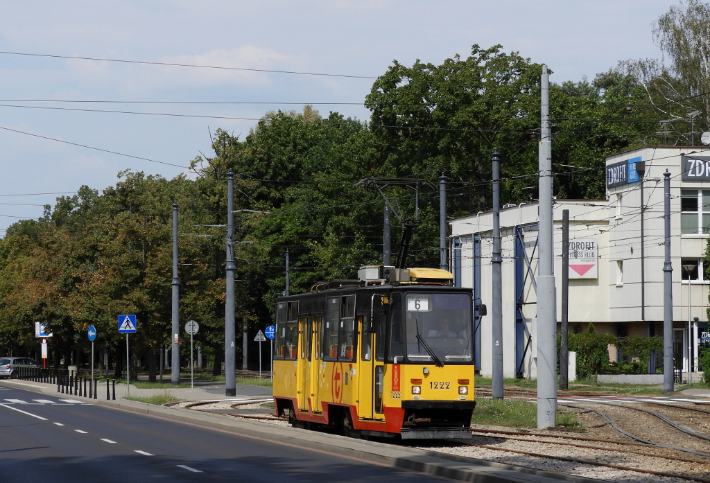 1222
W zwiÄzku z pracami torowymi na dalszym odcinku ulicy, w dniach 16-18.08 w godz. 7:00-18:00 linie 6 i 17 sÄ skrĂłcone pÄtli Twardowska. W zamian za tramwaje, na trasie Metro Marymont - Metro MĹociny kursuje zastÄpcza linia autobusowa Z-8.
