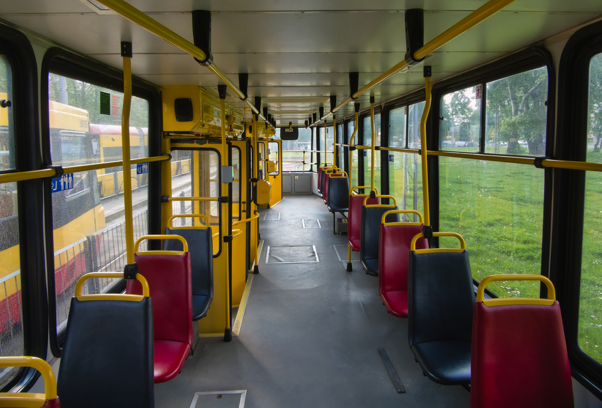 1361
WnÄtrze jednego z kilku wagonĂłw posiadajÄcych siedzenia pokryte ekoskĂłrÄ.
