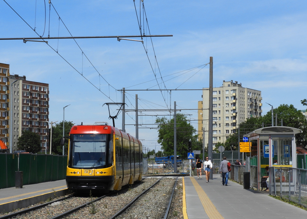 3273
Ostatni dzieĹ kursowania tramwajĂłw po tymczasowym torowisku omijajÄcym plac budowy stacji metra C21 BrĂłdno.
