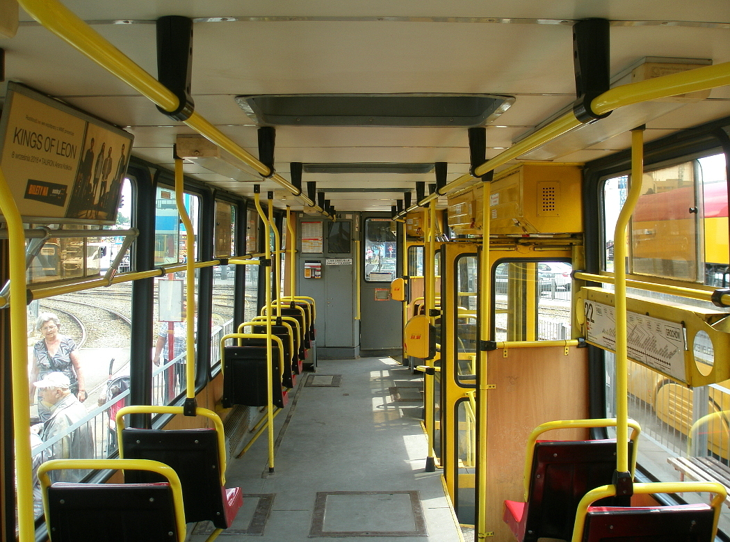 1344+1343
WnÄtrze wagonu 1344 przed NG.
Słowa kluczowe: wnÄtrze