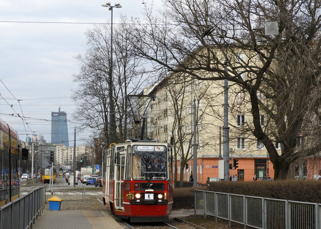 1000
Wagon 1000 na linii K uruchomionej z okazji Dnia Kobiet.
