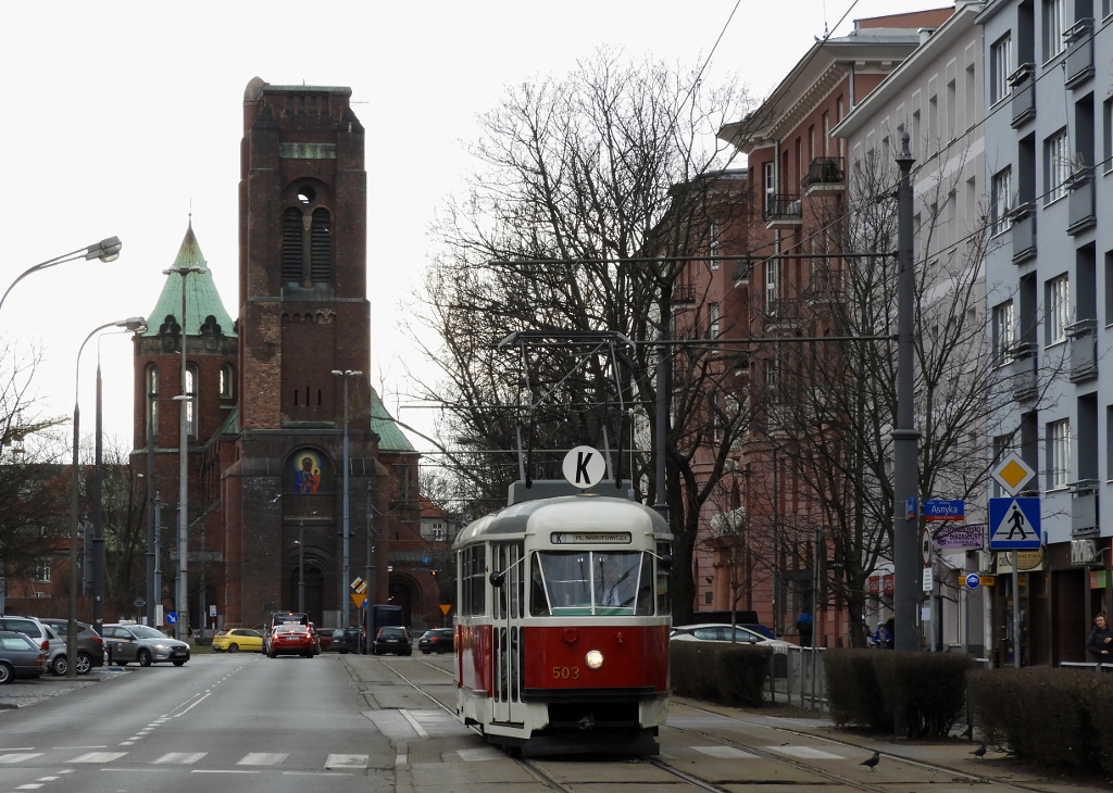 503
Wagon 13N nr 503 na linii K uruchomionej z okazji Dnia Kobiet.
Słowa kluczowe: Konstal13N Architektura