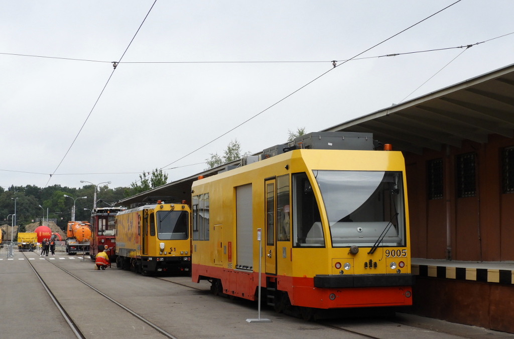 9005
Jeden z wagonĂłw technicznych typu 4NA-DT na wystawie z okazji DTP.
Słowa kluczowe: DTP2019