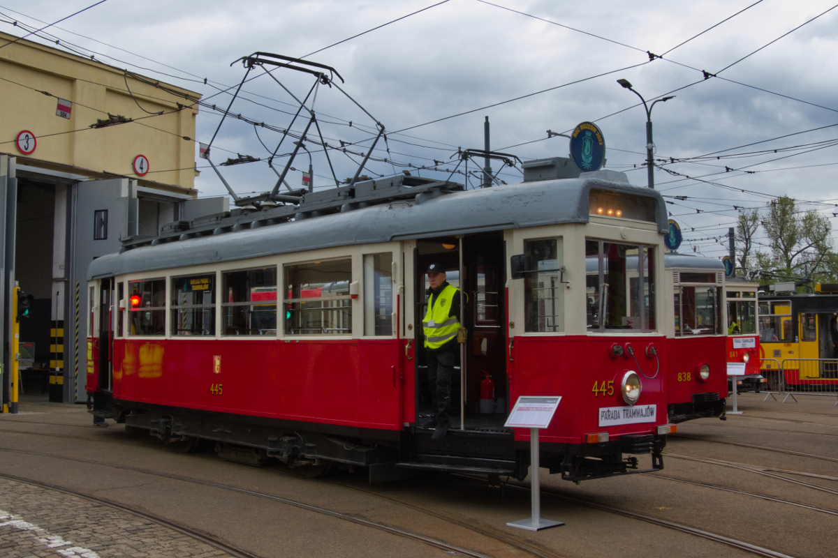 445
Słowa kluczowe: NM2022