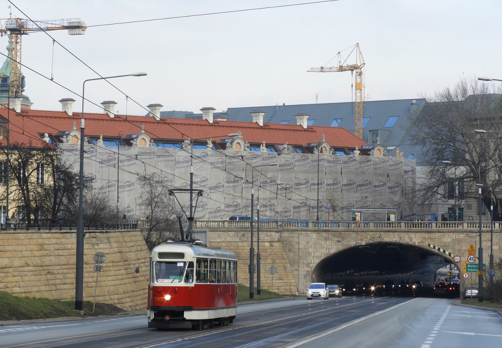 795
W zwiÄzku z awariÄ drzwi w kanciaku, na podmianÄ wyjechaĹ wĂłz 795.
Słowa kluczowe: Walentynki