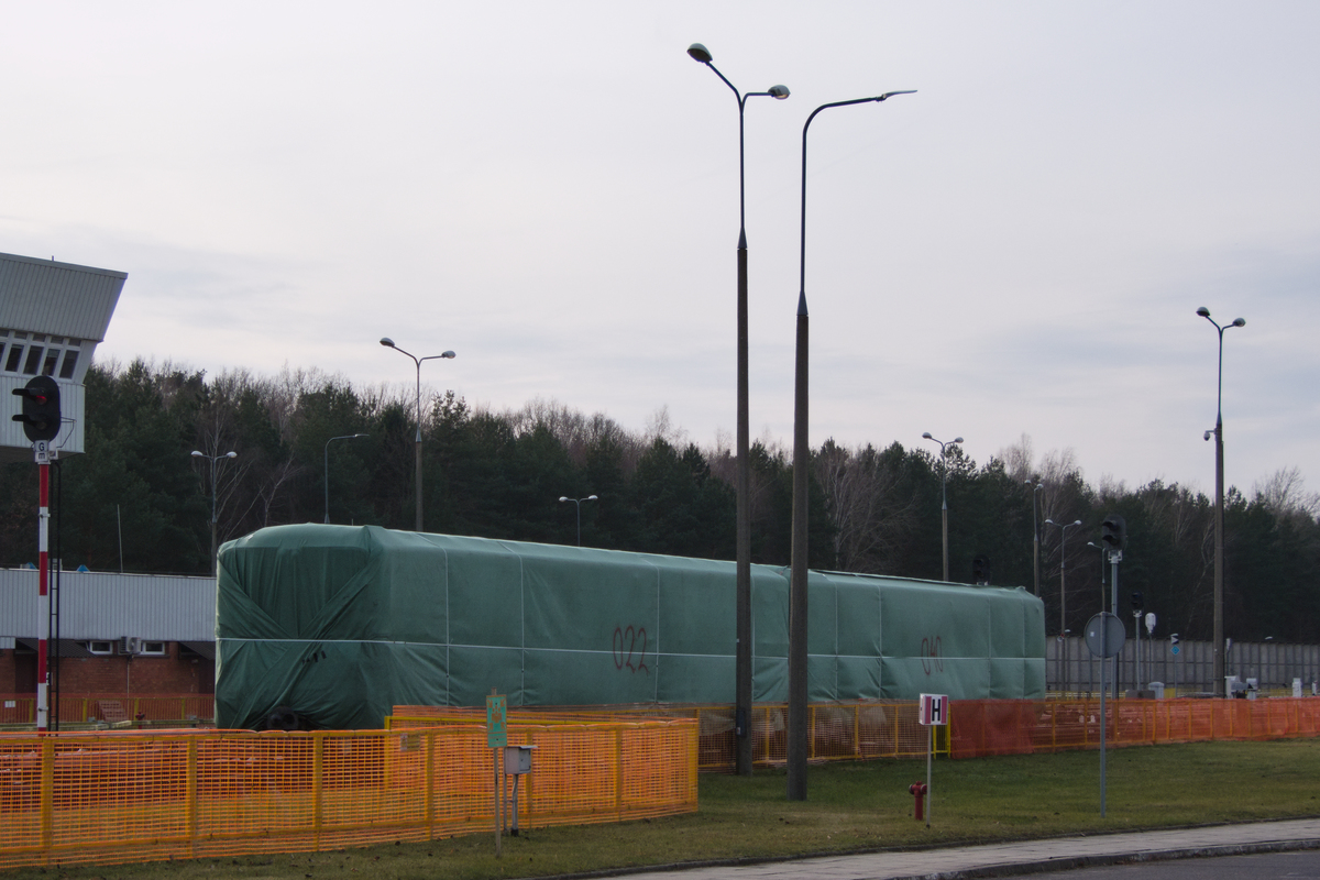 022, 040
Wagony serii 81 ostawione na terenie STP Kabaty (022 ze skĹadu 11, ktĂłry zostaĹ zachowany jako dawca czÄĹci do 02 i 040 ze skĹadu 38).
