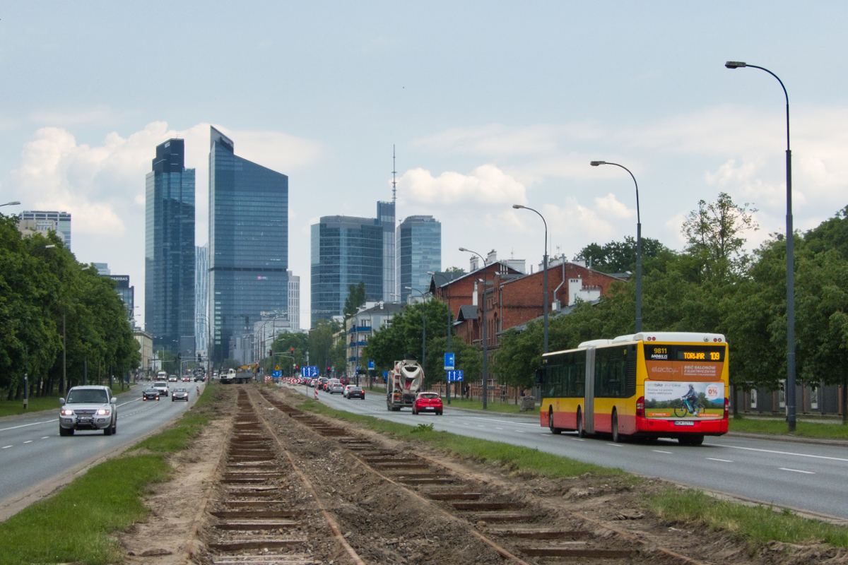 9811
Stare torowisko tramwajowe na ul. Kasprzaka.
