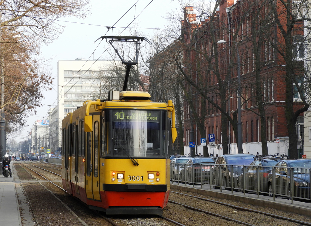 3001
Od czasu gdy batyskaf stacjonuje na Woli, moĹźna go ujrzeÄ na coraz bardziej nietypowych dla niego liniach. PojawiaĹ siÄ juĹź m.in. na 9, 10, 11, czy 24. ByĹ nawet taki tydzieĹ w lutym, gdy codziennie od poniedziaĹku do piÄtku jeĹşdziĹ na tej samej brygadzie linii 10.

