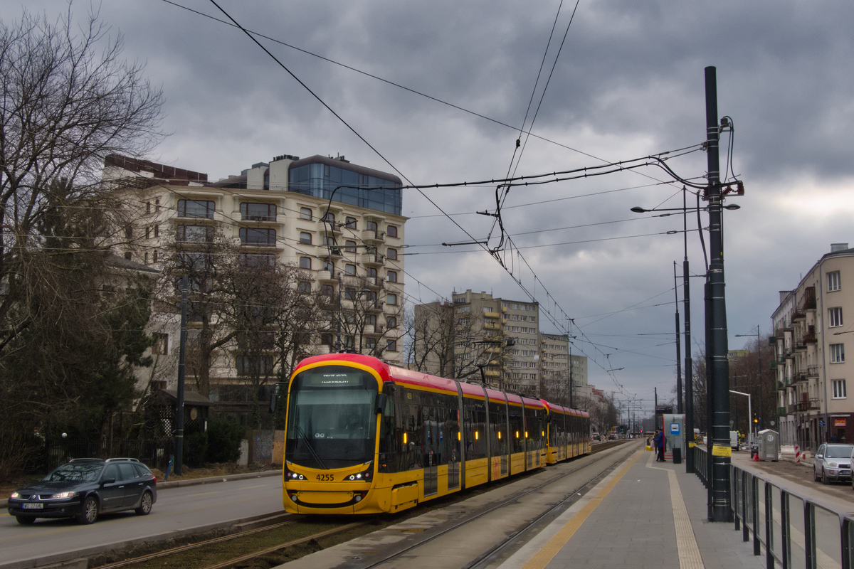 4255+4264
Wagony 4255 i 4264 zjeĹźdĹźajÄce do zajezdni po tym, jak zderzyĹy siÄ na przystanku OĹ KrĂłlewska w kierunku Wilanowa. W wyniku zdarzenia rannych zostaĹo 5 osĂłb, w tym motorniczy z 4255
Słowa kluczowe: wypadek zderzenie
