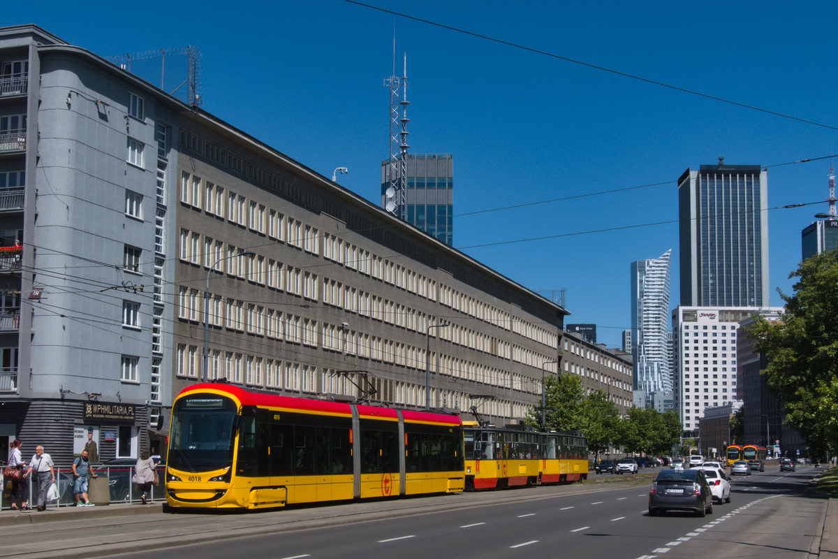 4018
Linia zastÄpcza za I liniÄ metra. WiÄkszoĹÄ wagonĂłw byĹo oznaczonych jako M1, ale zdarzaĹy siÄ teĹź M, Z-1, "Za metro" lub "Za M1".
