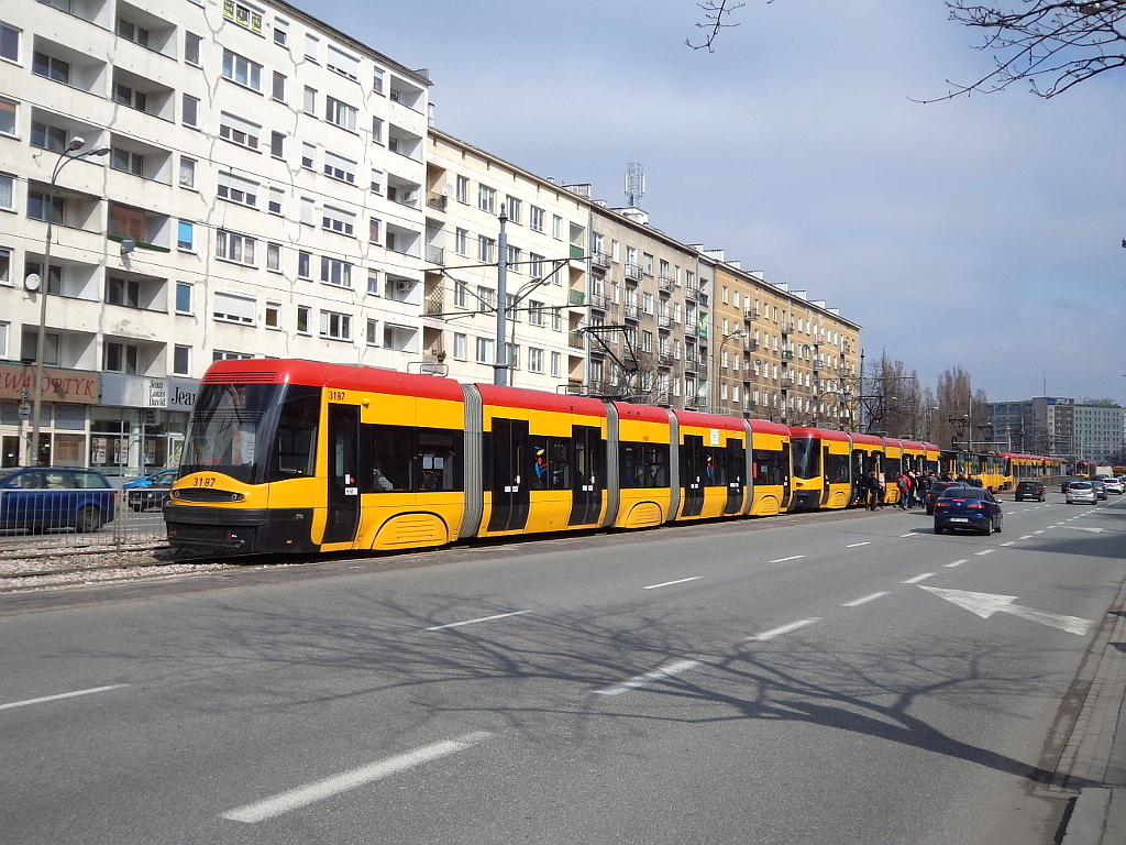 3187
Zatrzymanie spowodowane awariÄ u-boota na placu Zawiszy.
Słowa kluczowe: Awaria