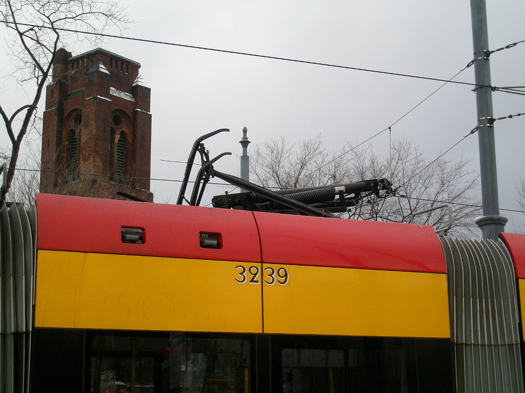 3239
ZbliĹźenie na poĹamany pantograf.
Słowa kluczowe: Awaria