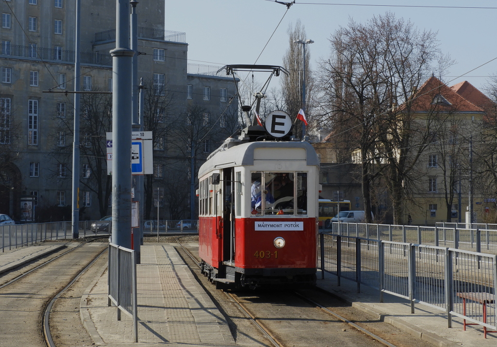 403-1
Z okazji przypadajÄcej jutro 110 rocznicy elektryfikacji tramwajĂłw w Warszawie, zostaĹa uruchomiona specjalna linie E na trasie z placu Narutowicza na Marymont - Potok. Wczoraj i dzisiaj byĹa obsĹugiwana wagonami K nr 403-1 i 445 oraz wagonem promocyjnym, natomiast jutro bÄdzie moĹźna na niej spotkaÄ wĂłz 13N nr 795 i 105Na nr 1000.
