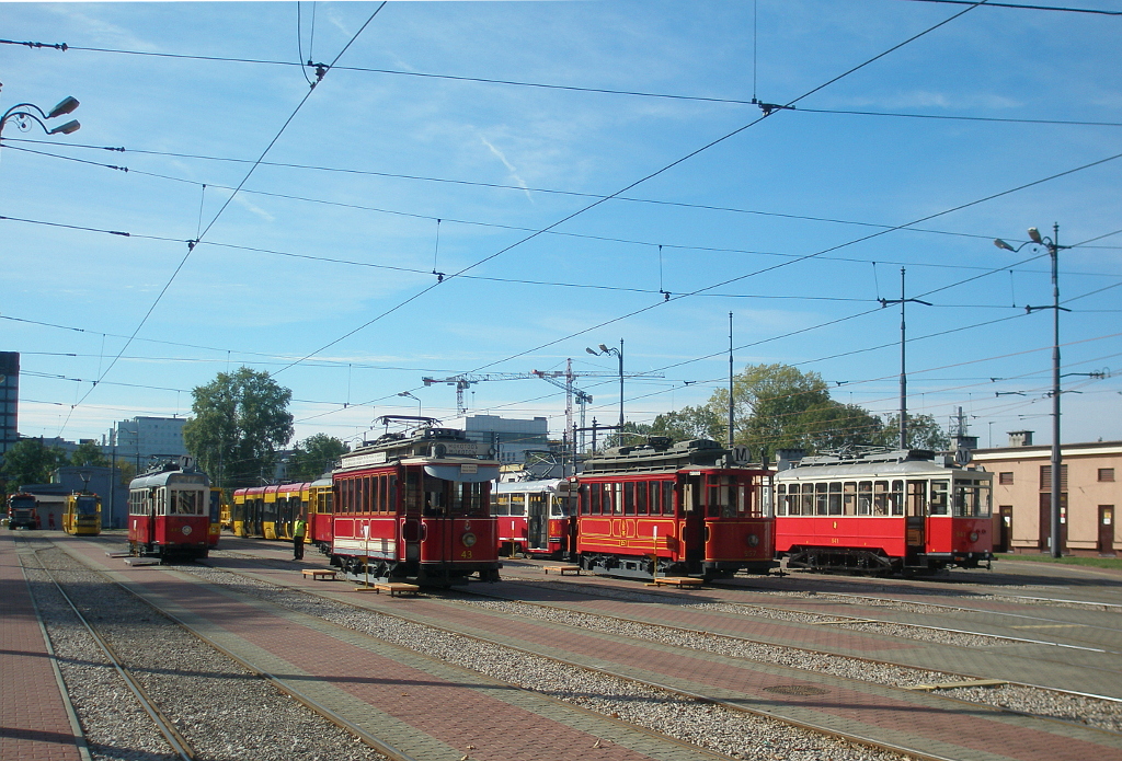 43
JuĹź jutro DTP. Tak wyglÄdaĹa wystawa tramwajĂłw rok temu. W tym roku rĂłwnieĹź DTP rĂłwnieĹź bÄdÄ w zajezdni MokotĂłw.
Słowa kluczowe: DTP2016