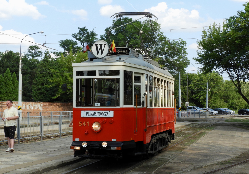 541
Jak co roku, w dniu 1 sierpnia kursowaĹa specjalna linia W z okazji rocznicy wybuchu Powstania Warszawskiego. W tym roku kursowaĹ na niej wagon Lw nr 541 i skĹad 4Nj+ND nr 838+1620.
Słowa kluczowe: PW2018