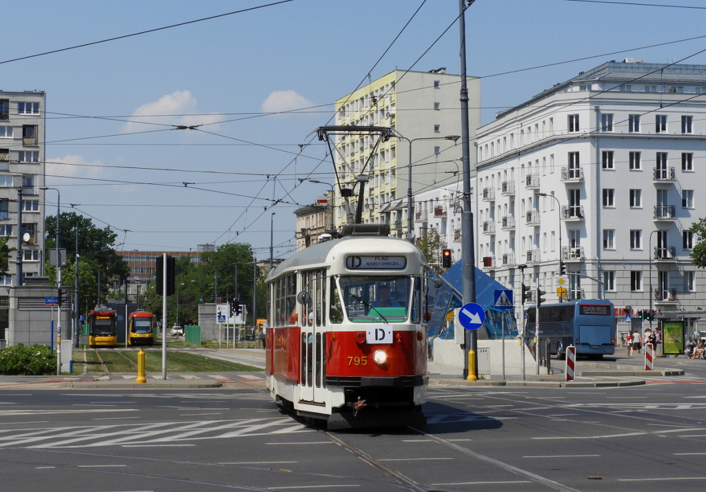 795
Z okazji Dnia Dziecka w dniach od 31 maja do 3 czerwca zostaĹa uruchomiona specjalna linia D na trasie z Placu Narutowicza do pÄtli Ratuszowa-ZOO.
Słowa kluczowe: Konstal13N