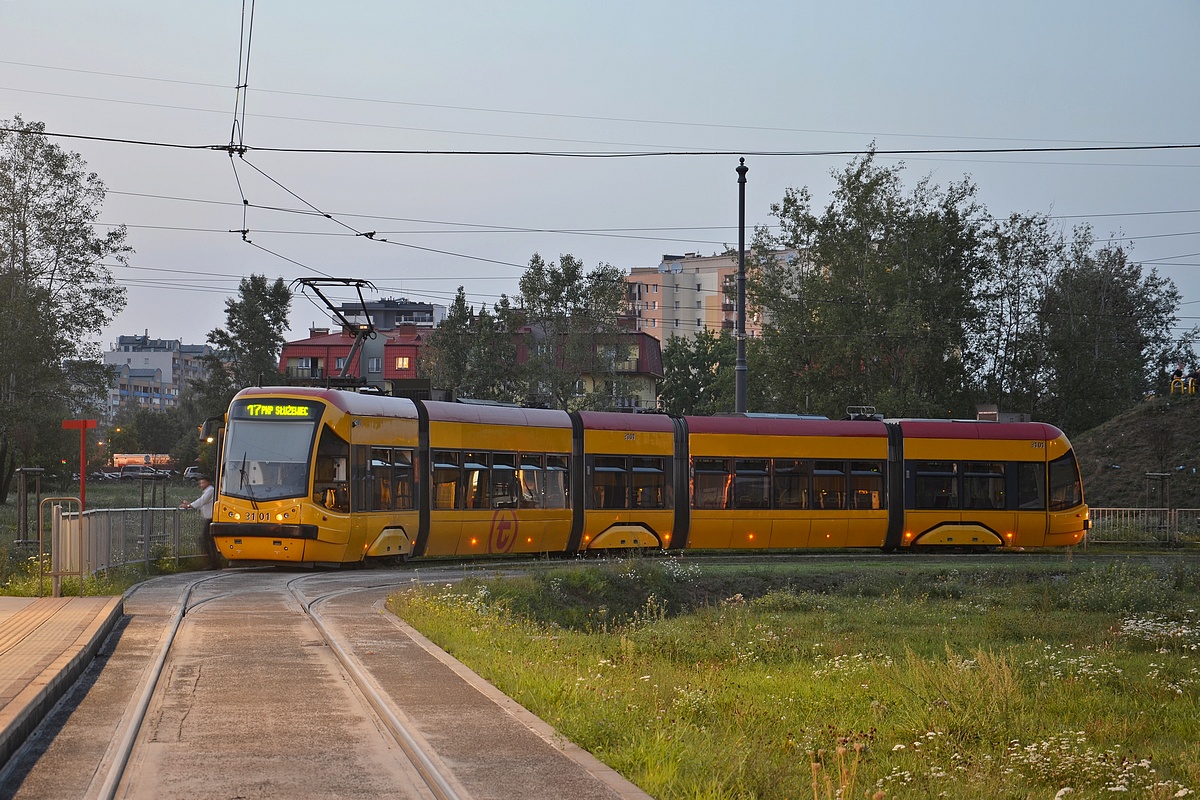 3101
Tramicusy na 17 nie naleĹźÄ do zbyt czÄstych widokĂłw
