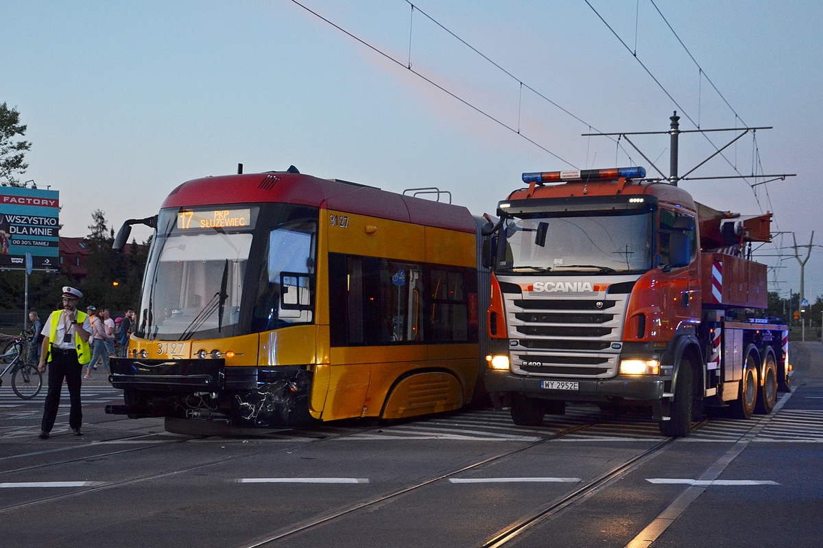 3127
Przez okoĹo godzinÄ nie kursowaĹy tramwaje na Nowodwory (po godzinie 19). SprawcÄ zdarzenia byĹ kierowca auta z Makowa. SiedziaĹa w nim caĹa zapĹakana kobieta, bardzo moĹźliwe Ĺźe ona to zrobiĹa.

Pozdrowienia dla spotkanego liptona
Słowa kluczowe: Zdarzenie