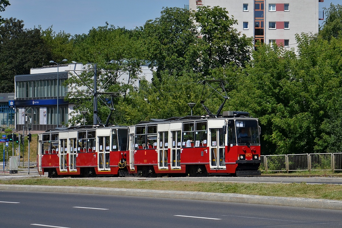 1252+1251
Wyjazdowy kurs na liniÄ T
Słowa kluczowe: Kelly