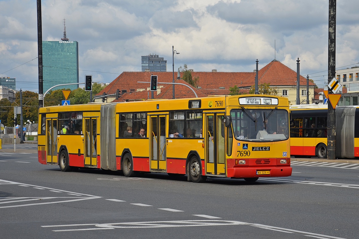 7690
Odkurzacz z Escape Service jako jeden z goĹci PoĹźegnania Jelczy w Warszawie
Słowa kluczowe: PoĹźegnanieWarszawskichJelczy