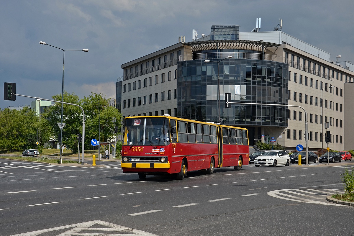 6954
U kresu podrĂłĹźy na PowÄzki Wojskowe
Słowa kluczowe: IK280