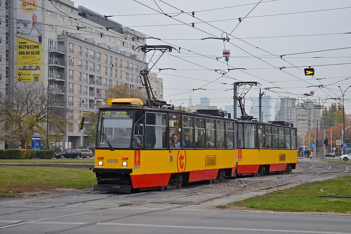 2010+2011
SkĹad na 27 zamiast solĂłwki
Słowa kluczowe: DziwadĹo
