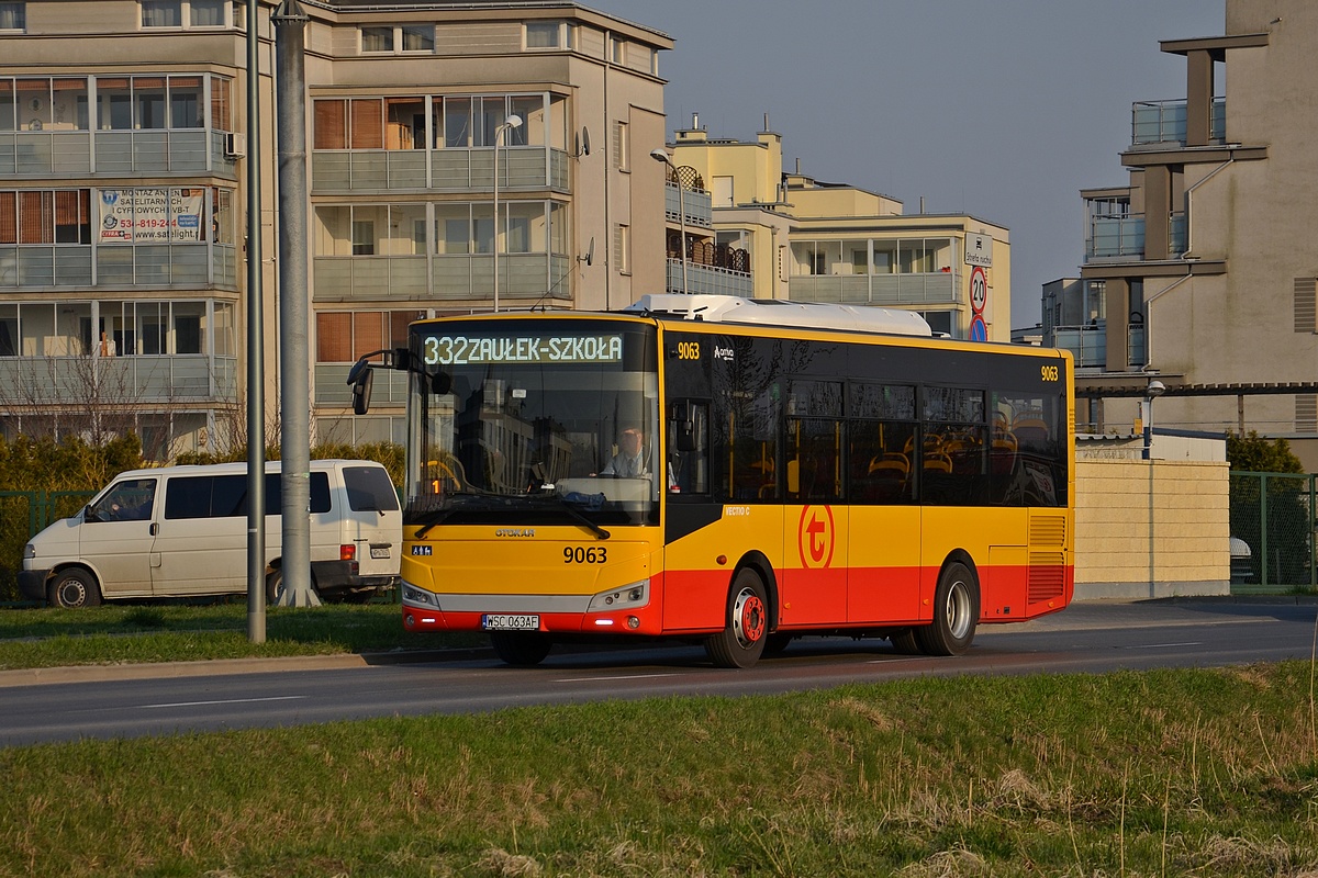 9063
Jeden z biaĹoĹÄckich gimbusĂłw.
