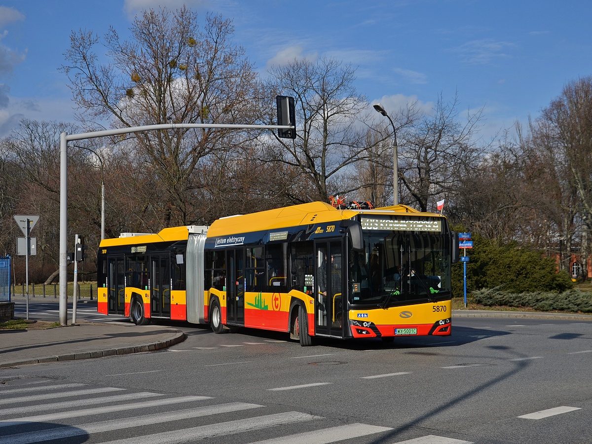 5870
SĹoneczna premiera pierwszego ze 130 nowych przegubowych elektrykĂłw
