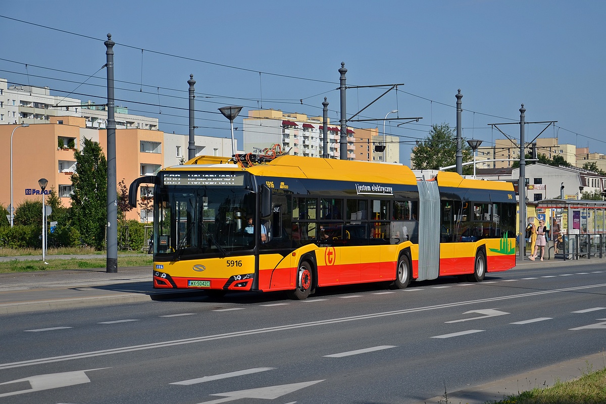 5916
Powiew elektrycznoĹci na Nowodworach
