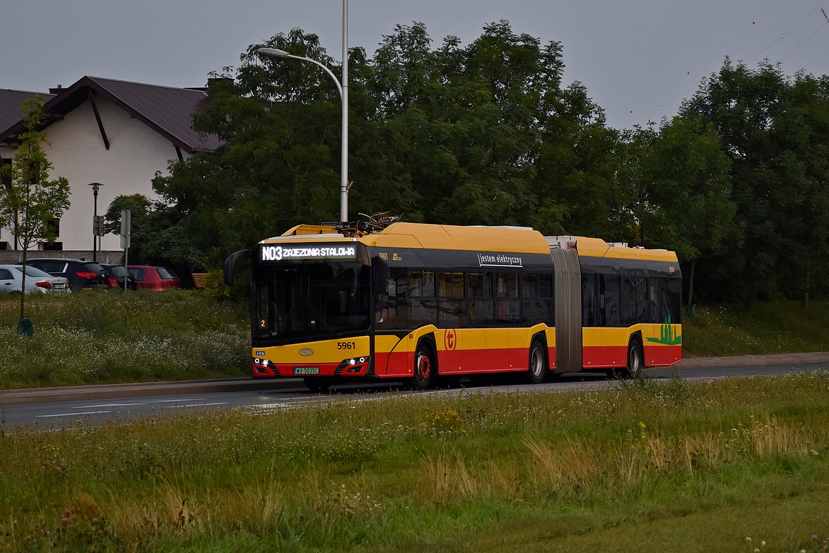 5961
Od niedawna zaczÄĹy siÄ pojawiaÄ elektryki na N03
Słowa kluczowe: DziwadĹo