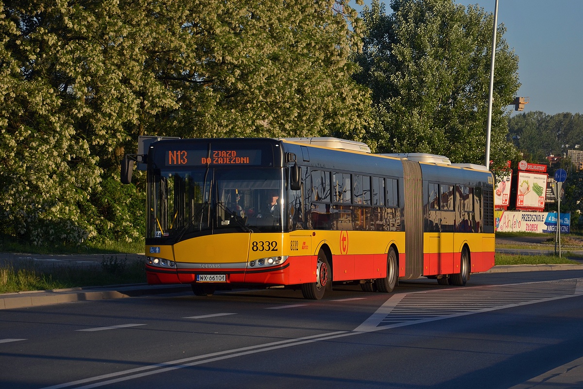 8332
Od wprowadzenia "letnich" rozkĹadĂłw linii nocnych pojawiĹ siÄ kurs zjazdowy z NowodworĂłw o 5:38, ktĂłry obsĹuguje 144/N13+N01+N13. Z uwagi na zasilenie N01 mamy na zdjÄciu przeguba.
Słowa kluczowe: Zasilenie