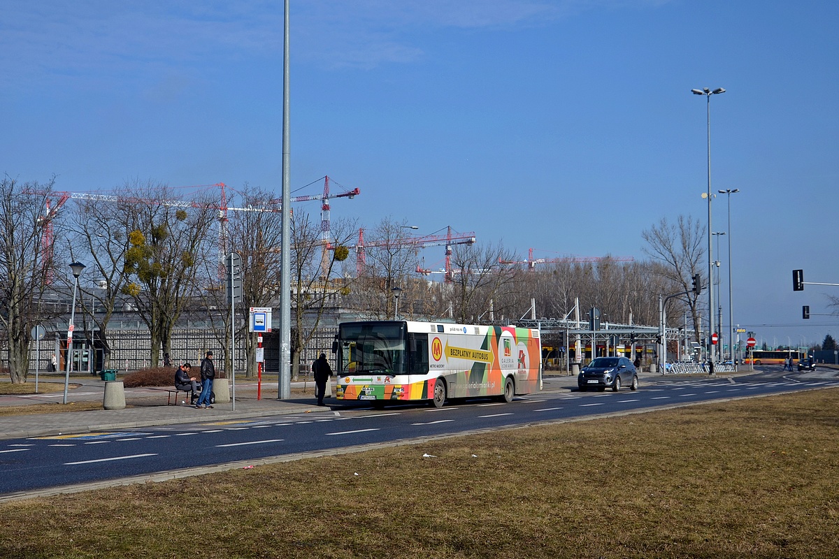 WPN SS96
Frikobus do Galerii Ĺomianki oczekuje na odjazd z przystanku Metro MĹociny 54
