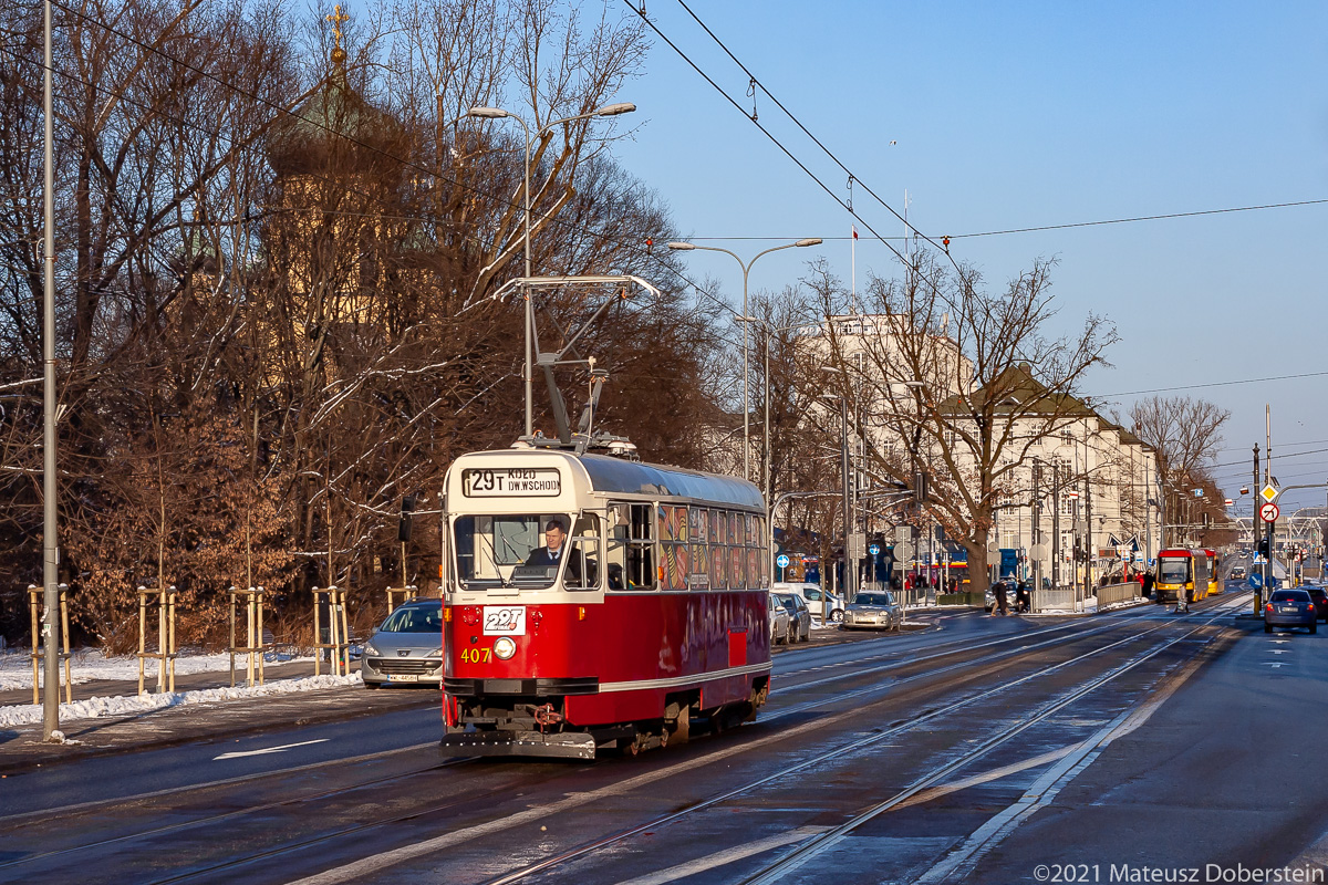 407
Debiut po odbudowie.
Słowa kluczowe: WOĹP2021 Konstal13N