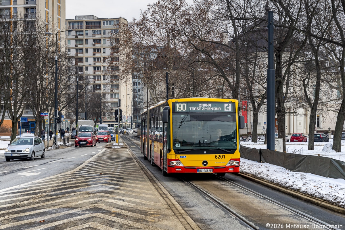 6201
To jak dzisiaj TĹusty Czwartek, to do pÄczkĂłw dochodzi Kebab na dokĹadkÄ :D
