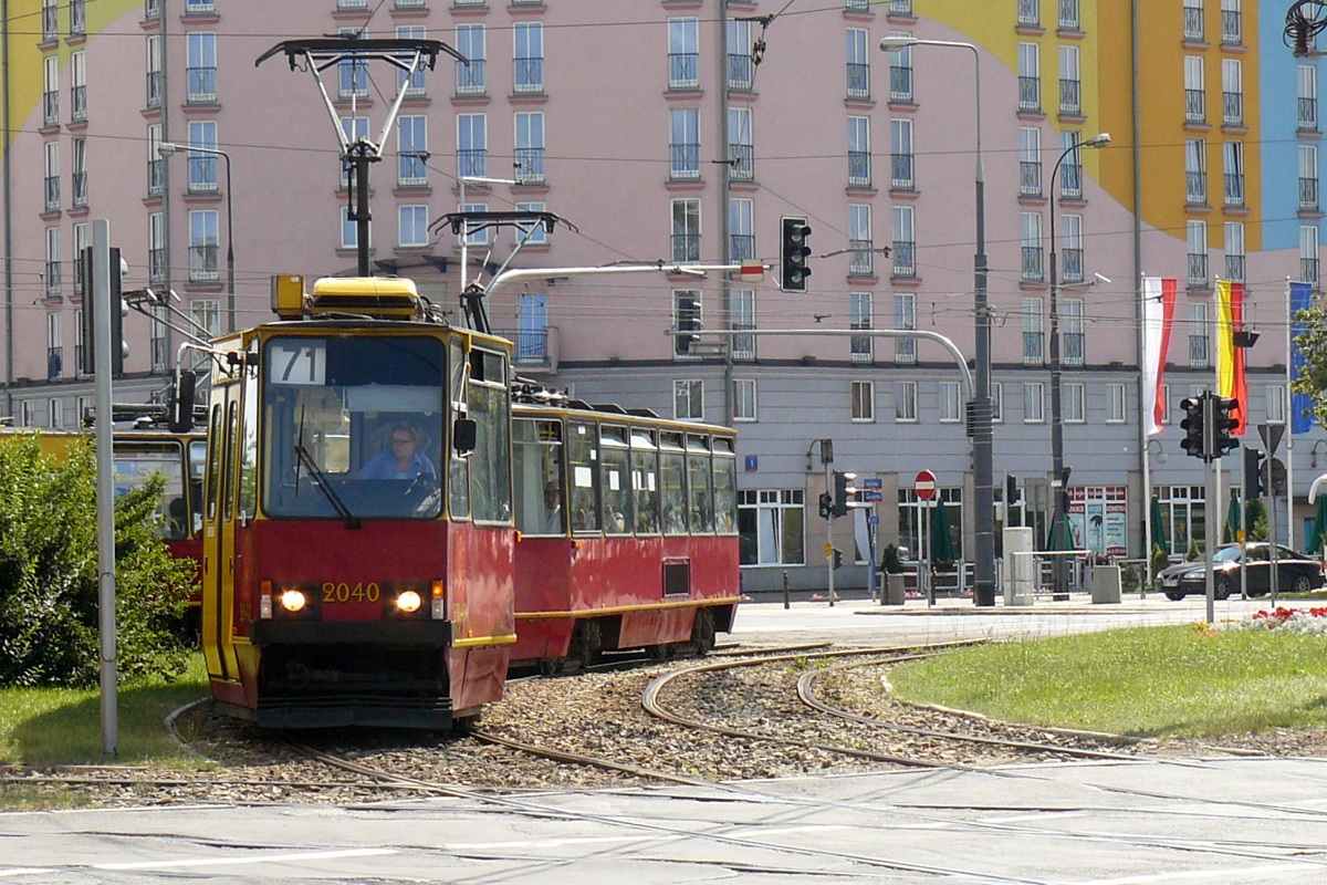 2040+2041
StopiÄtki jadÄ w obsĹudze kursu linii 71 w relacji Banacha-Piaski. 

