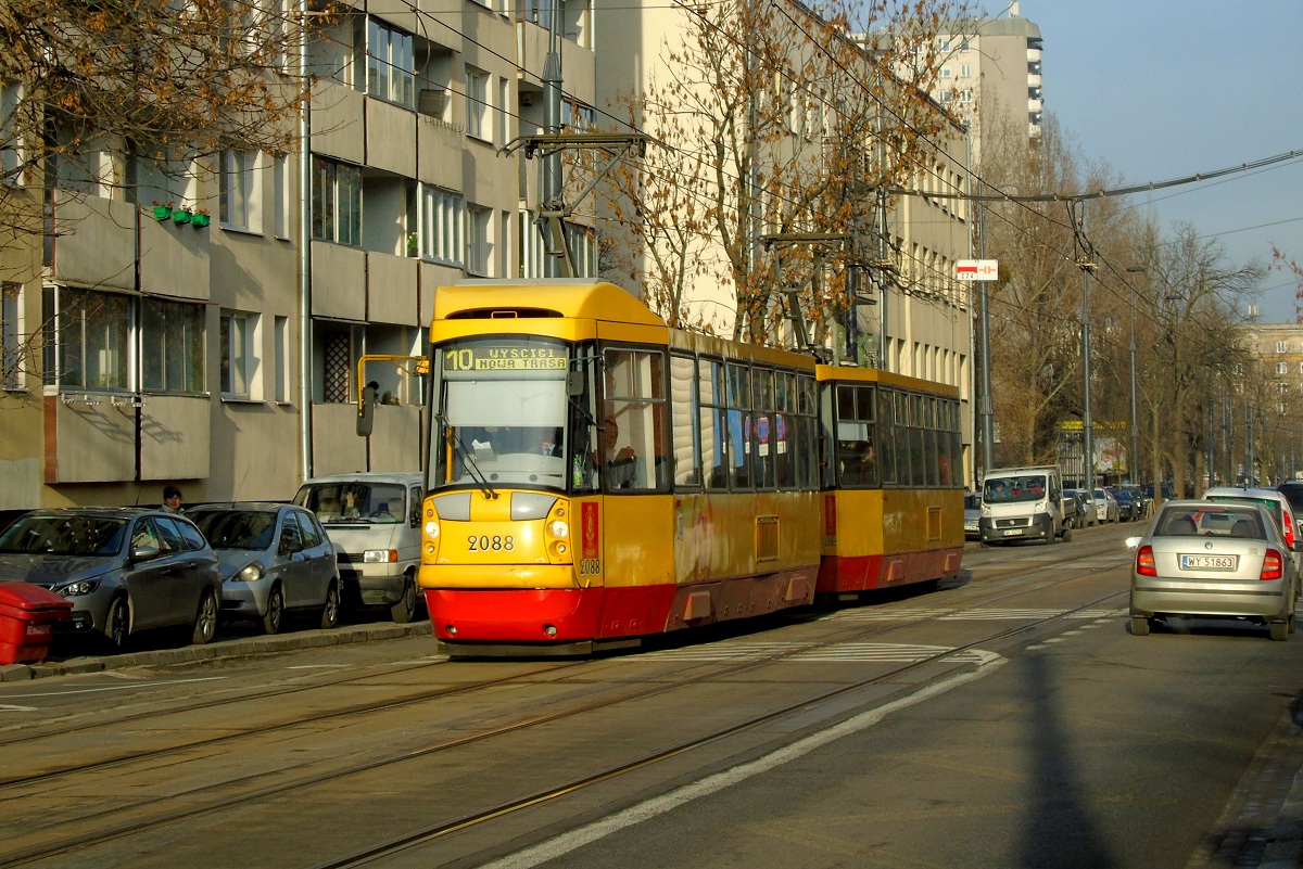 2088+2089
Delfiny wykonujÄ kurs linii numer 10 w relacji Metro MĹociny (9:38)-WyĹcigi (11:01). 
