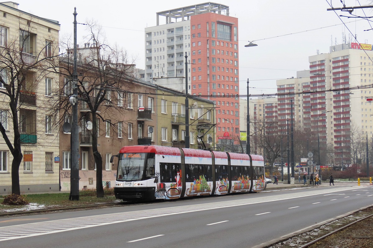 3248
Swing jedzie jako kurs linii numer 9 â Wiatraczna (12:45)-P+R Al. Krakowska (13:31). 
Pojazd posiada okolicznoĹciowÄ okleinÄ z okazji ĹwiÄt BoĹźego Narodzenia.
Słowa kluczowe: ĹwiÄtecznyTramwaj