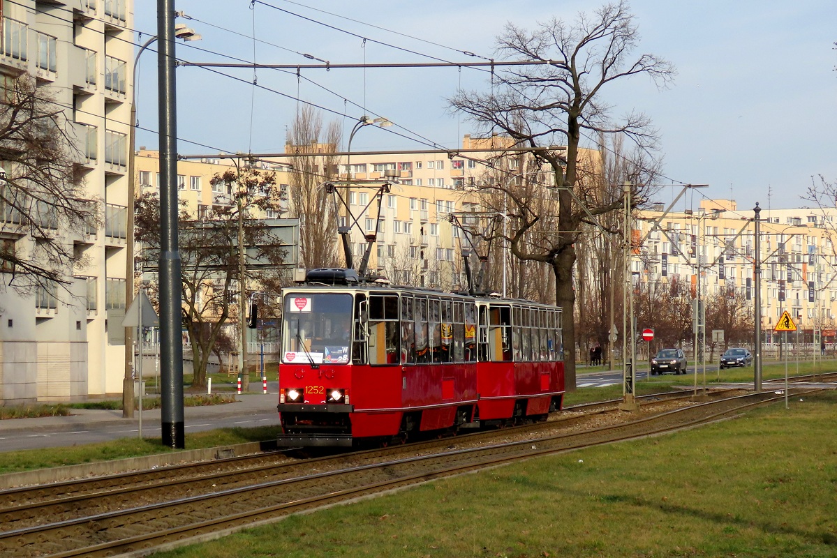 1252+1251
StopiÄtki wykonujÄ kurs linii specjalnej W w relacji Dw. Wschodni-Kijowska (13:46)-Cmentarz Wolski (14:14). 
Słowa kluczowe: WOĹP2020