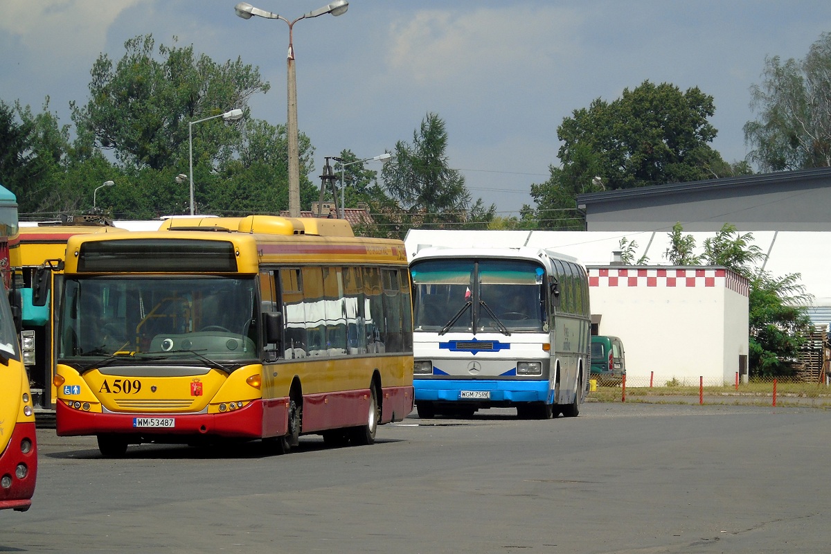 A509 (70209)
Scania i Bundeswehra (#70102) stoją na terenie grodziskiej zajezdni PKS Grodzisk. 
