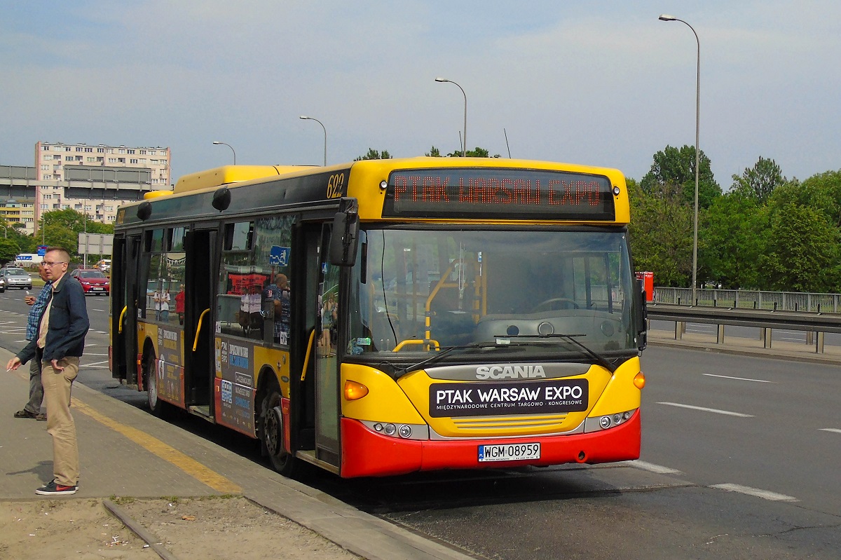 70254 (ex. A622)
Scania stoi na przystanku "Dw. Zachodni 02" oczekujÄc na wykonanie kursu linii specjalnej - Warszawa Dw. Zachodni (15:45)-PaszkĂłw (16:05). Linia zostaĹa uruchomiona z okazji festiwalu "Warsaw Comic Con".
Obecnie zaĹ wĂłz spÄdza swojÄ emeryturÄ w Birmie. 
