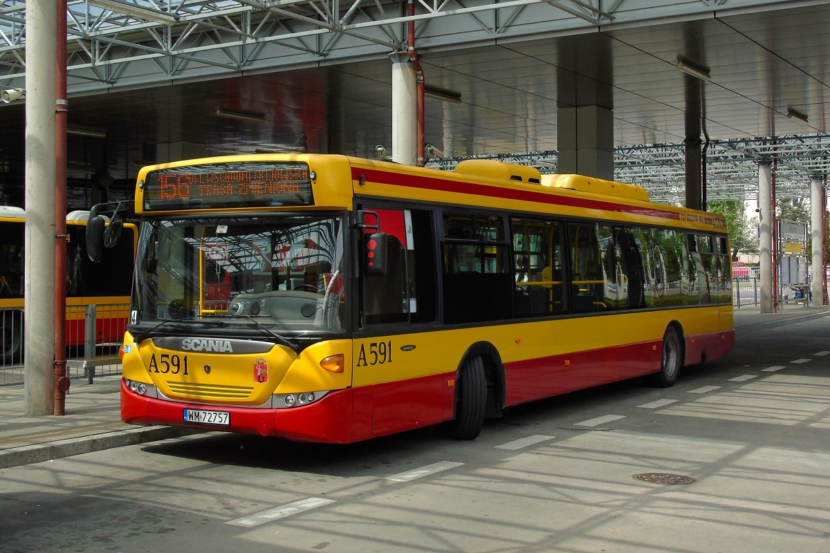 A591
Scania stoi na węźle Metro Młociny w trakcie przerwy pomiędzy kursami na linii numer 156. 
