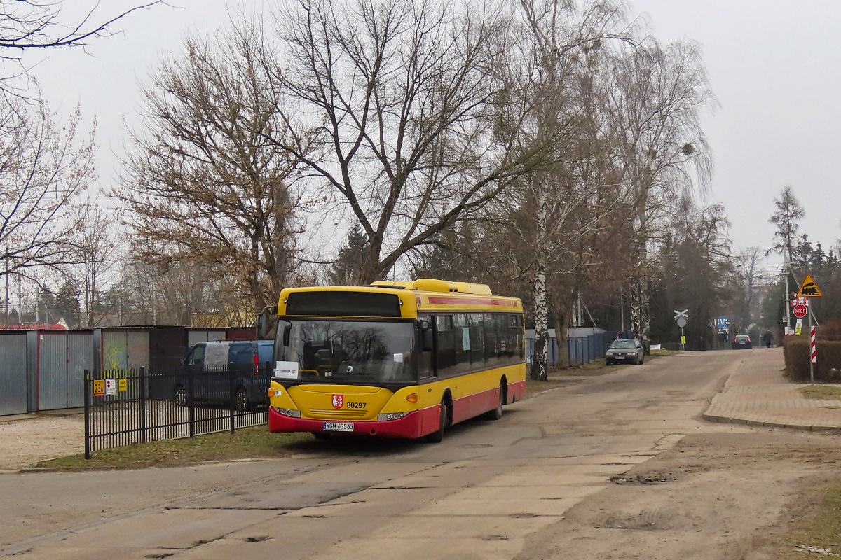 80297
Scania stoi na jednej z grodziskich ulic w trakcie przerwy pomiÄdzy kursami na linii zastÄpczej WKD ZA1 (Grodzisk Mazowiecki RadoĹska-Podkowa LeĹna GĹĂłwna). 
