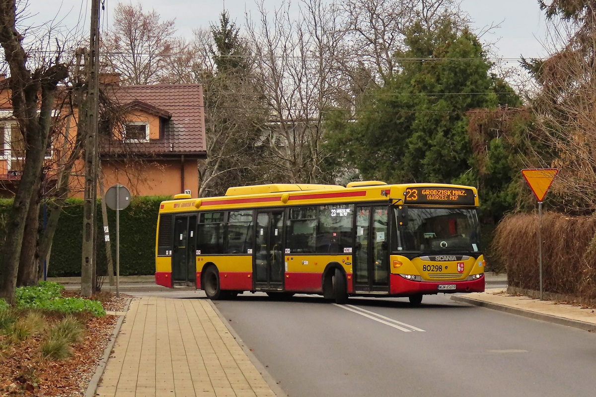 80298
Scania jedzie jako kurs linii numer 23 â SiestrzeĹ (12:38)-Grodzisk Maz. Dw. PKP (13:10). 
