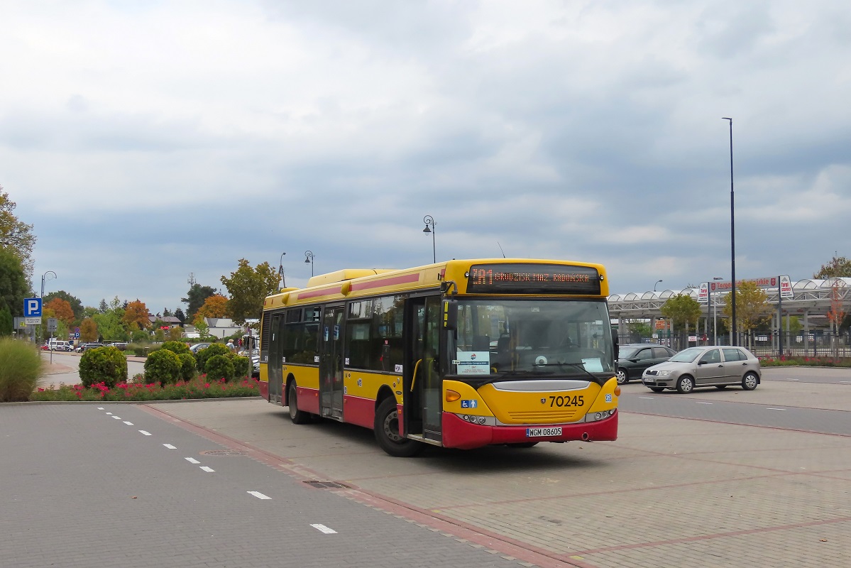 70245
Scania stoi na parkingu w oczekiwaniu na podjazd na przystanek âGrodzisk Maz. RadoĹska WKD 01â gdzie rozpocznie wykonywaÄ kurs â5108â linii ZKA WKD ZA1 â Grodzisk Mazowiecki RadoĹska (13:00)-Podkowa LeĹna GĹĂłwna (13:39).
Słowa kluczowe: ZaWKD